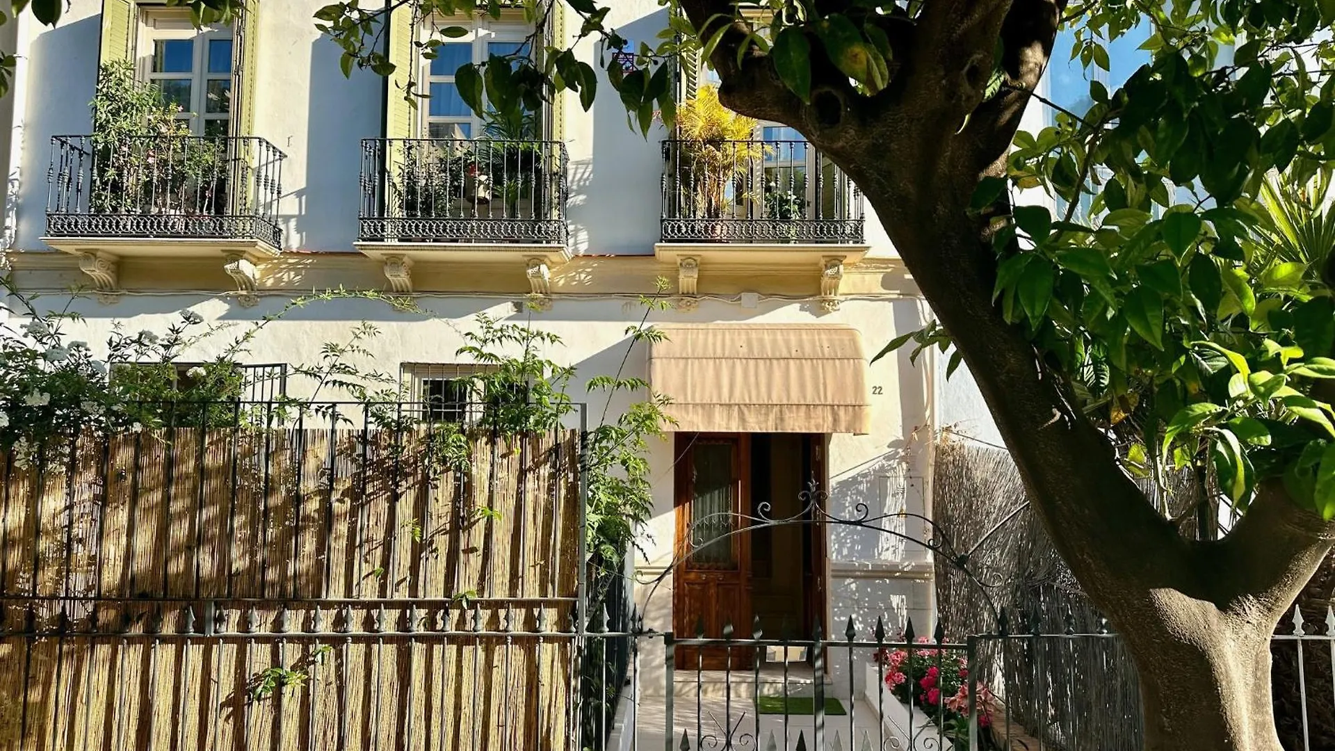 Urbe10 Pries Garden Apartment Malaga
